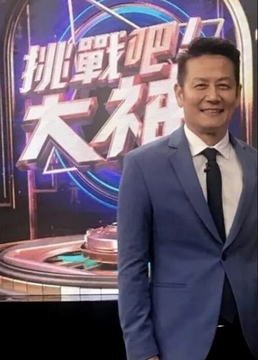 热辣而饥渴与邻居粗壮的鸡巴 GP3165 伸展她的屁股 - 外约P服务